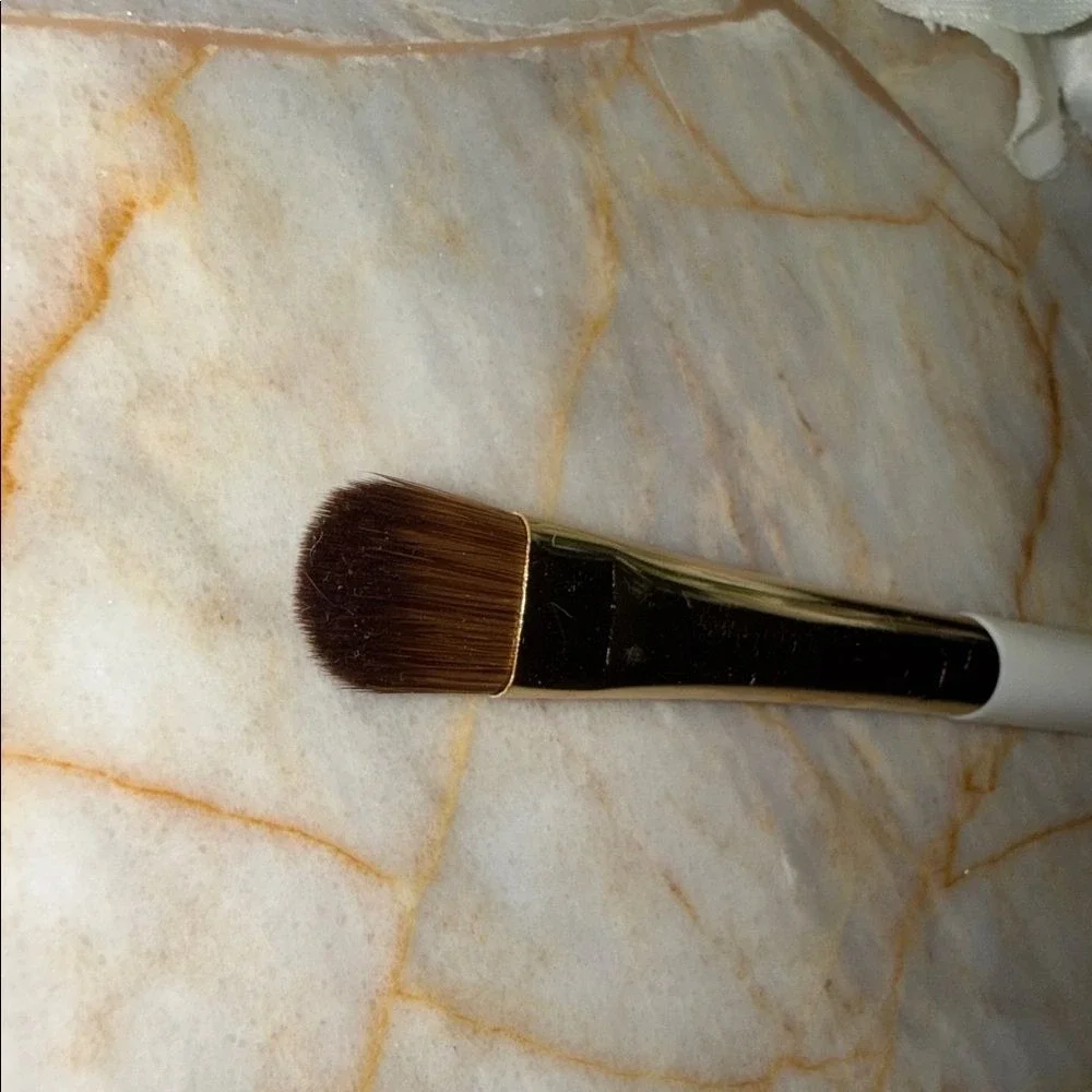 Flat Eyeshadow Brush White Handle Gold Ferrule Synthetic Bristles Lid‎ Shader